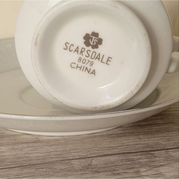 Teacup and saucer set - Picture 4 of 5